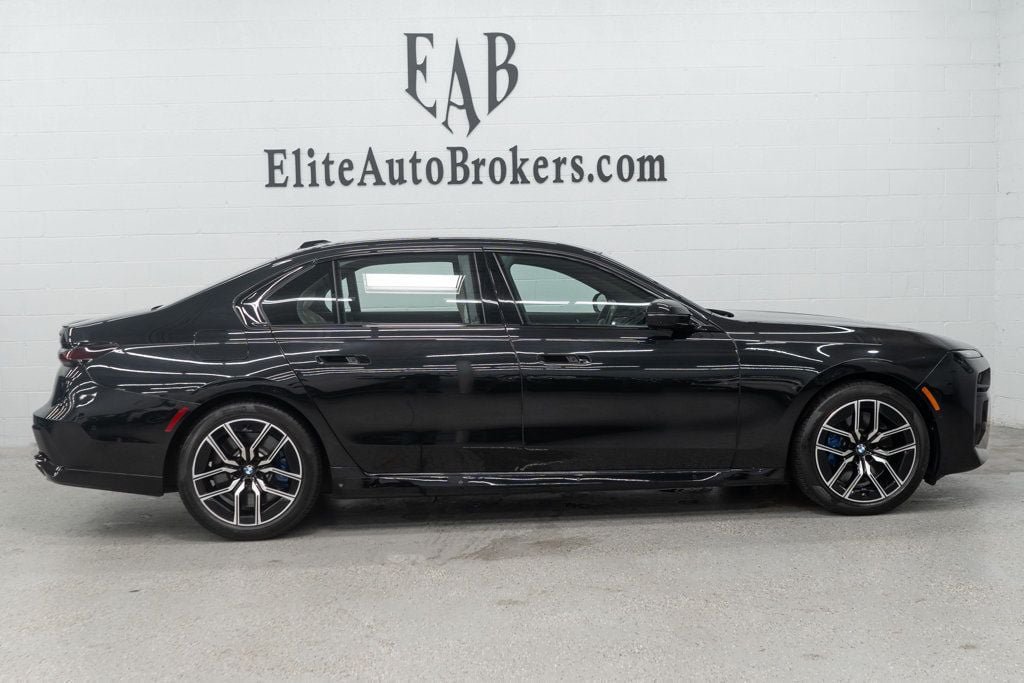 Used 2023 BMW 760i xDrive w/ Executive Package AWD/4WD image 5