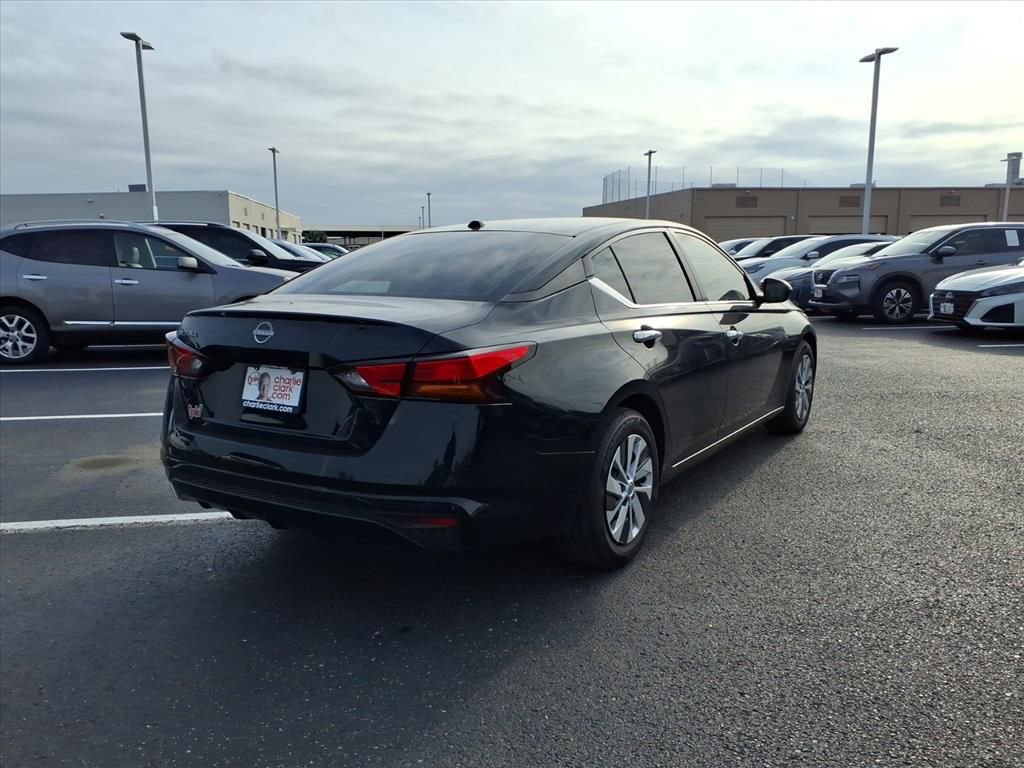 Used 2025 Nissan Altima 2.5 S image 5