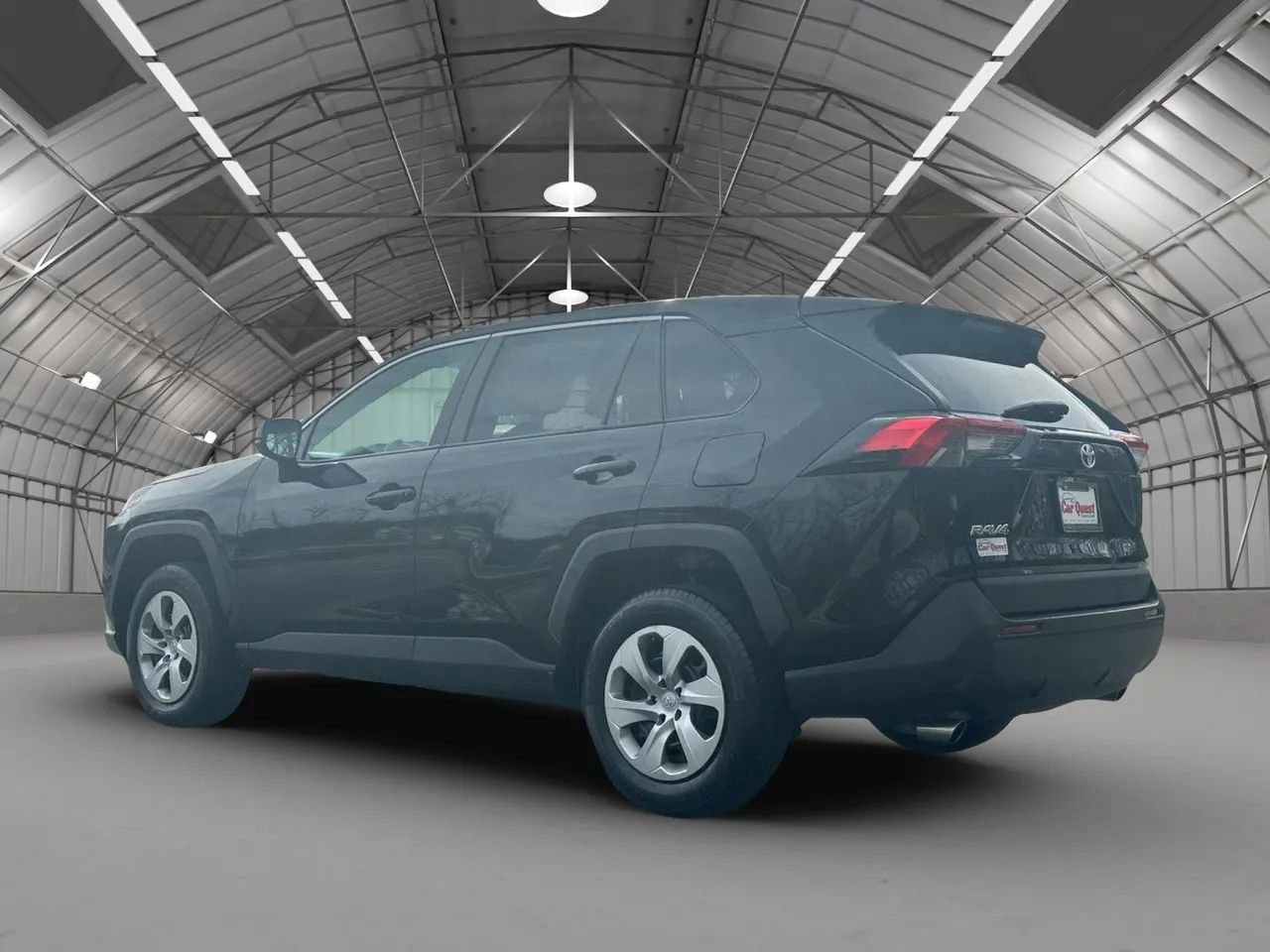 Used 2022 Toyota RAV4 LE image 4