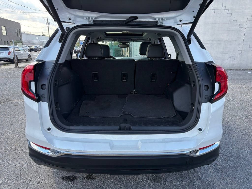 Used 2023 GMC Terrain SLT AWD/4WD image 12