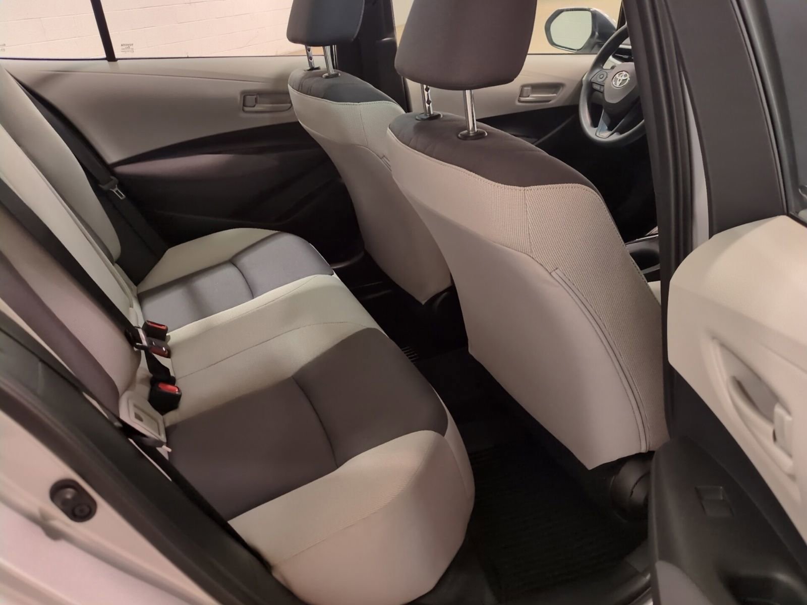 Used 2025 Toyota Corolla LE image 12