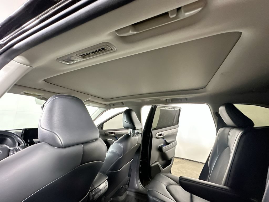 Used 2022 Toyota Highlander Platinum FWD image 15