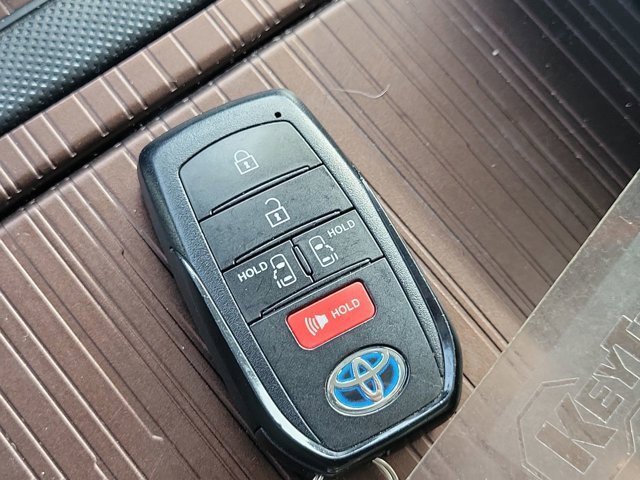 Used 2021 Toyota Sienna LE image 34