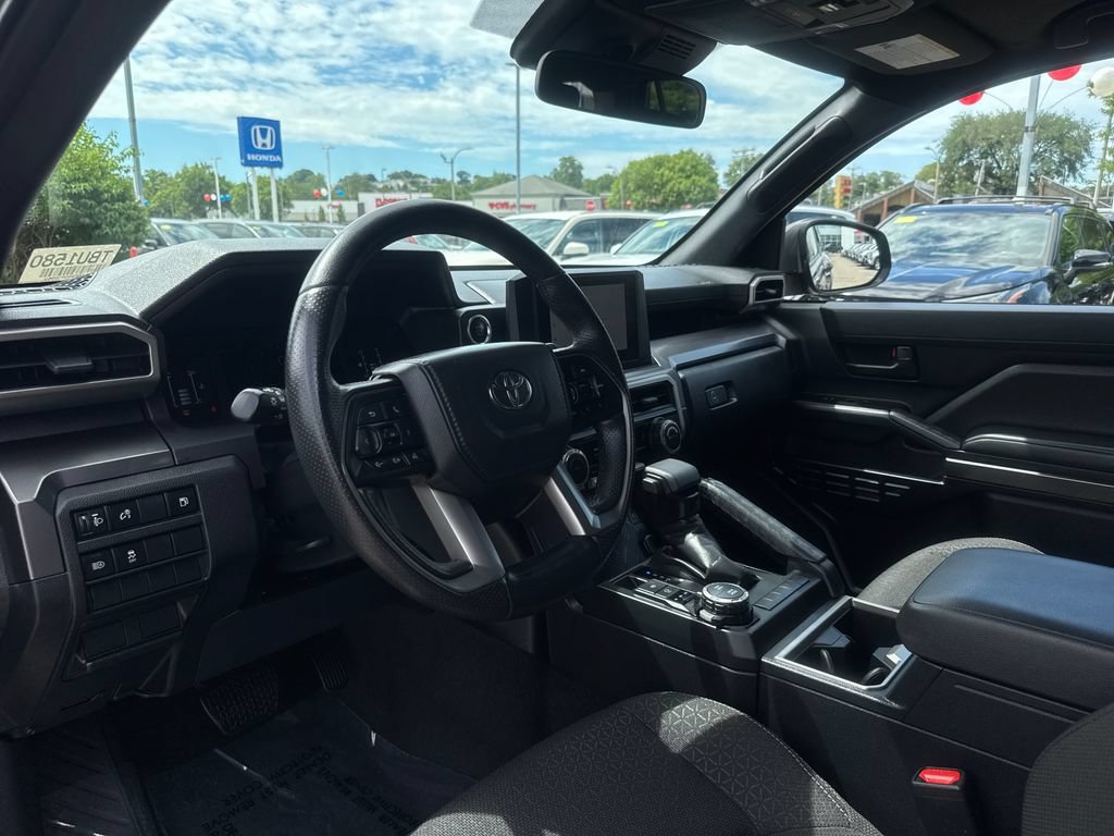 Used 2025 Toyota 4Runner SR5 AWD/4WD image 14