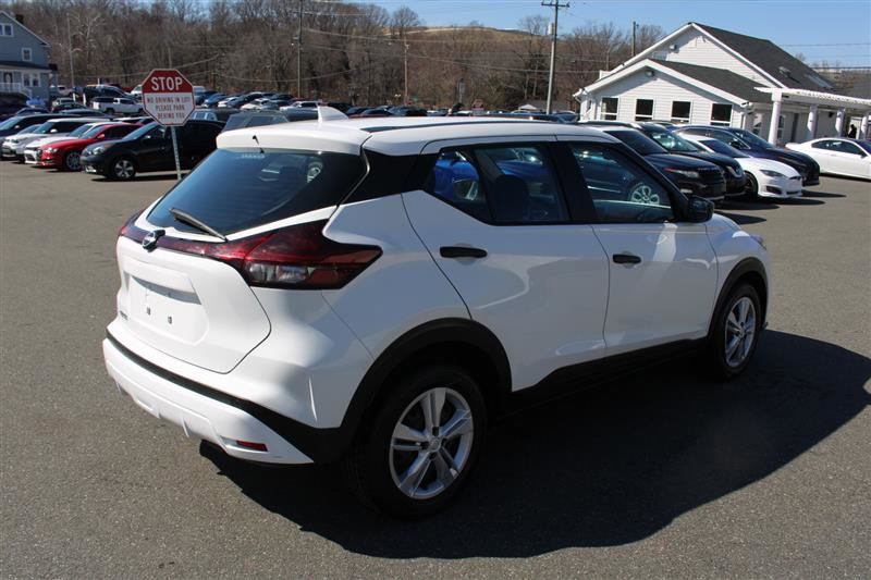 Used 2022 Nissan Kicks S FWD image 7