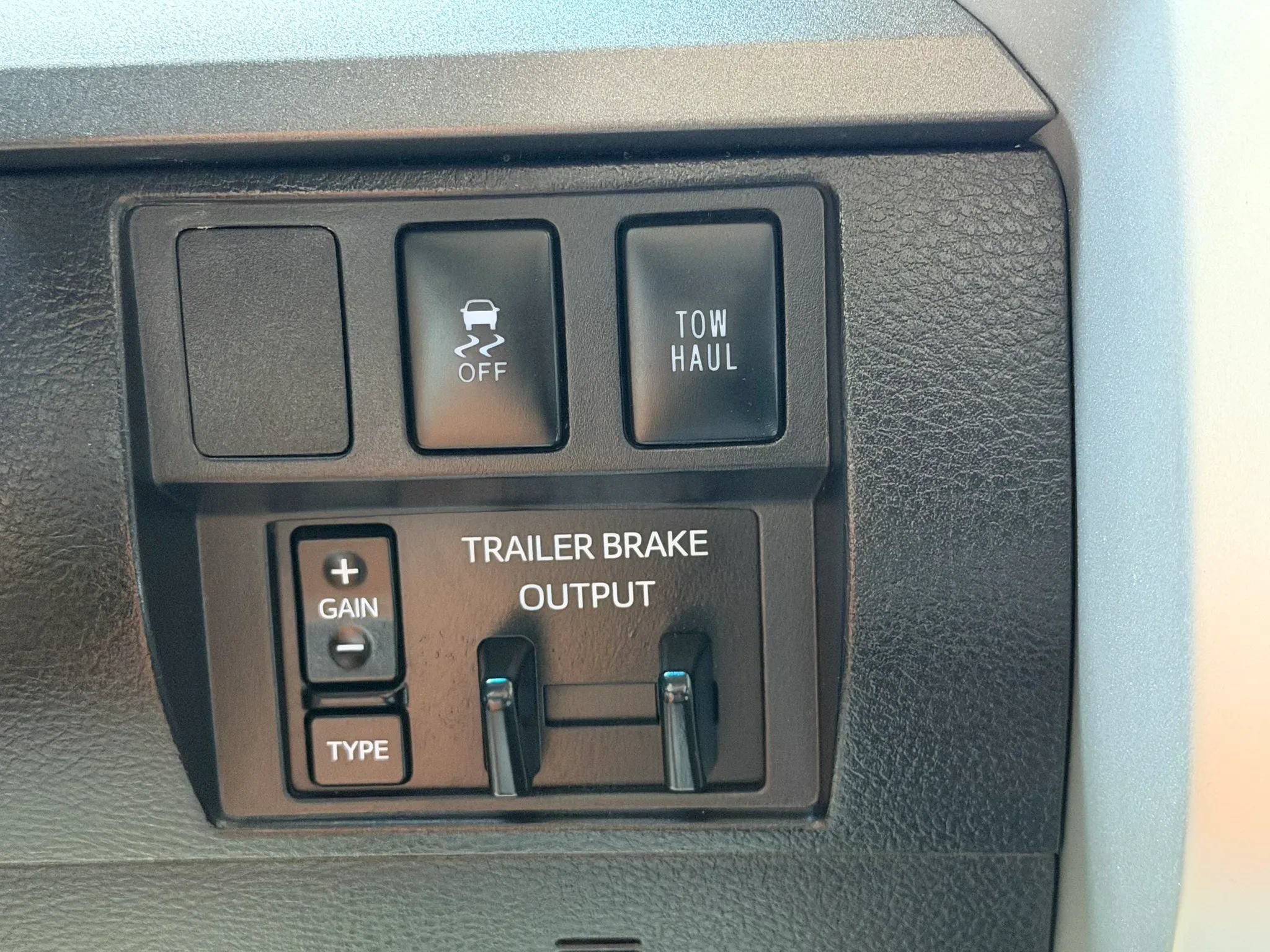 Used 2016 Toyota Tundra SR5 w/ TRD Off Road Package AWD/4WD image 22