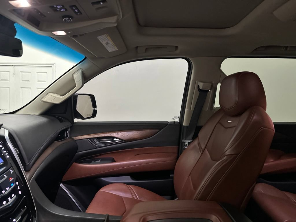 Used 2018 Cadillac Escalade ESV Premium Luxury RWD image 33