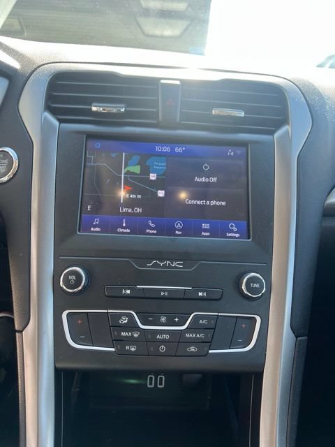 Used 2020 Ford Fusion SE FWD image 16