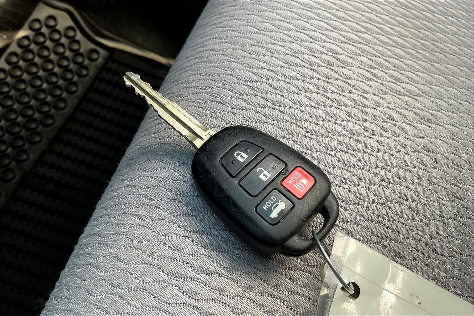 Used 2015 Toyota Corolla LE FWD image 14