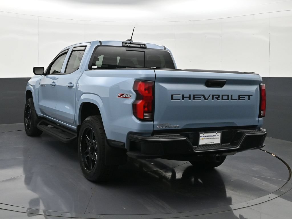 Used 2025 Chevrolet Colorado Z71 w/ Technology Package AWD/4WD image 3