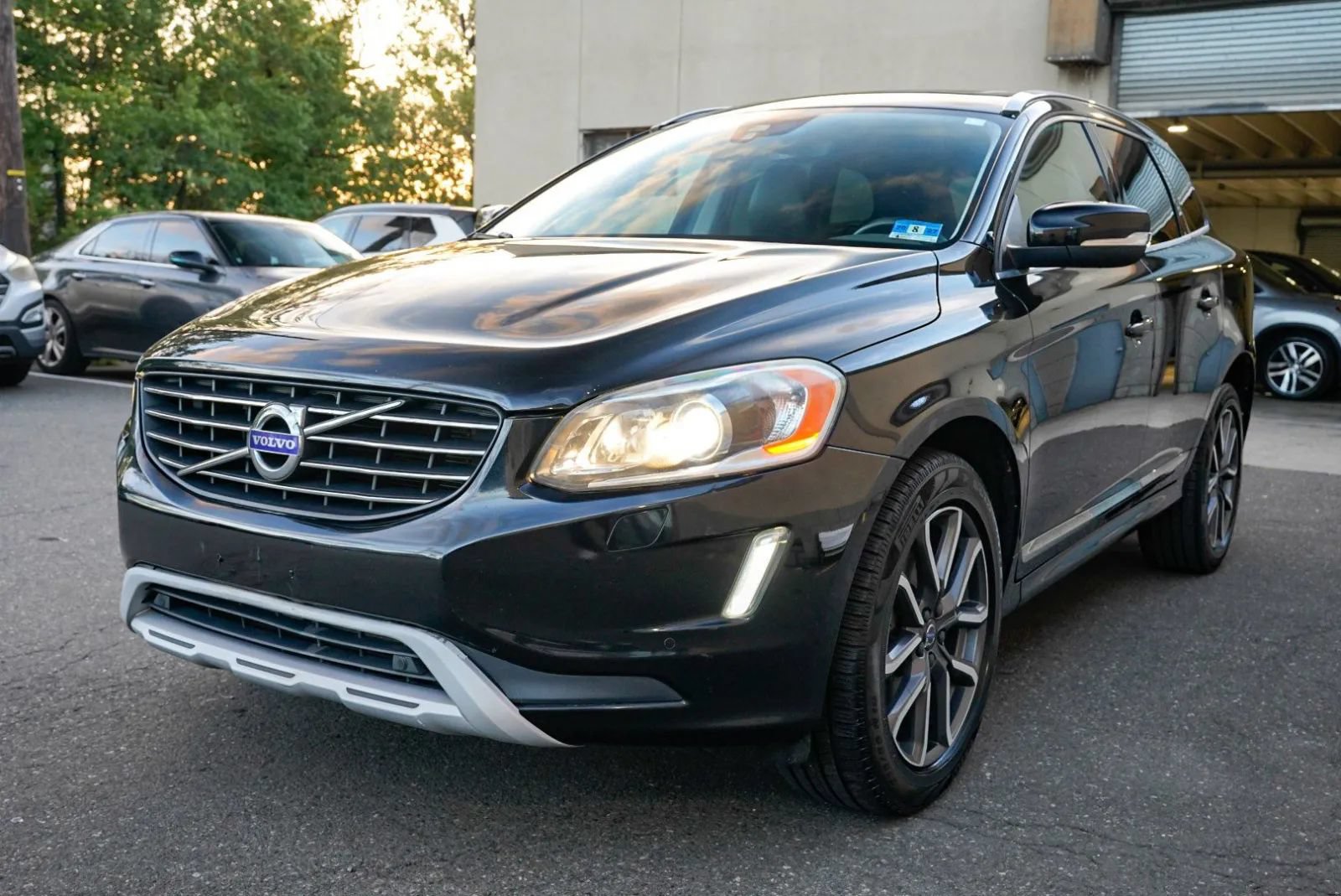 Used 2017 Volvo XC60 T6 Dynamic w/ Preferred Option Package AWD/4WD image 9