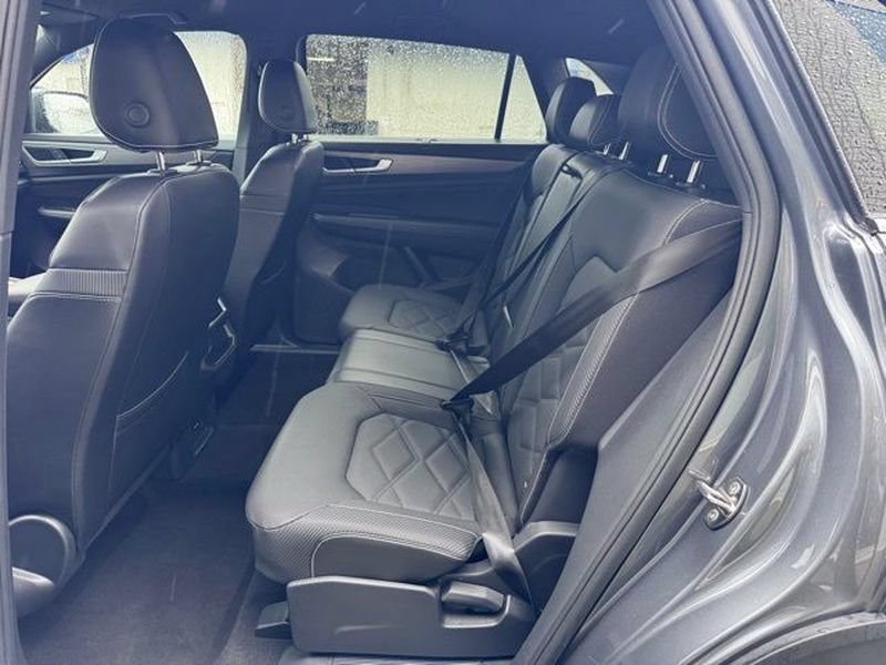 Used 2024 Volkswagen Atlas Cross Sport SE AWD/4WD image 9