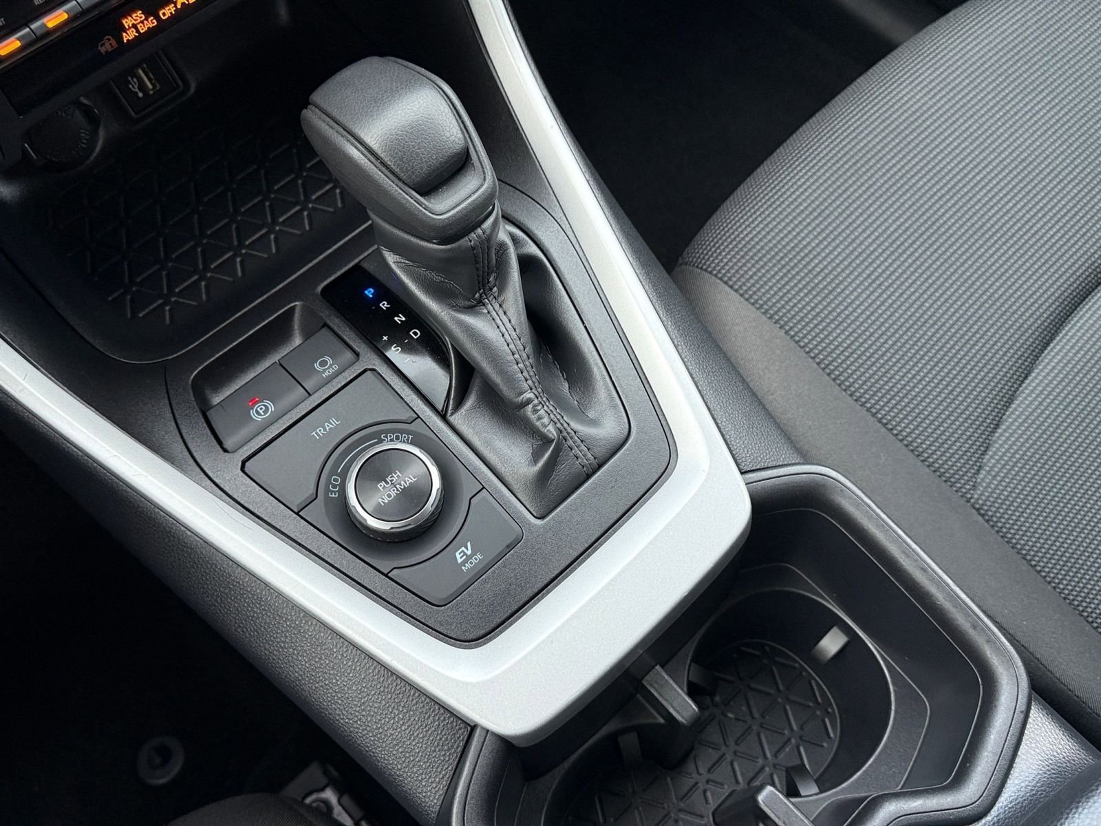 Used 2025 Toyota RAV4 LE image 40