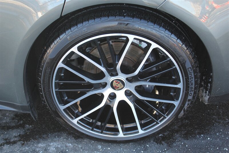 Used 2022 Porsche Panamera 4 AWD/4WD image 31