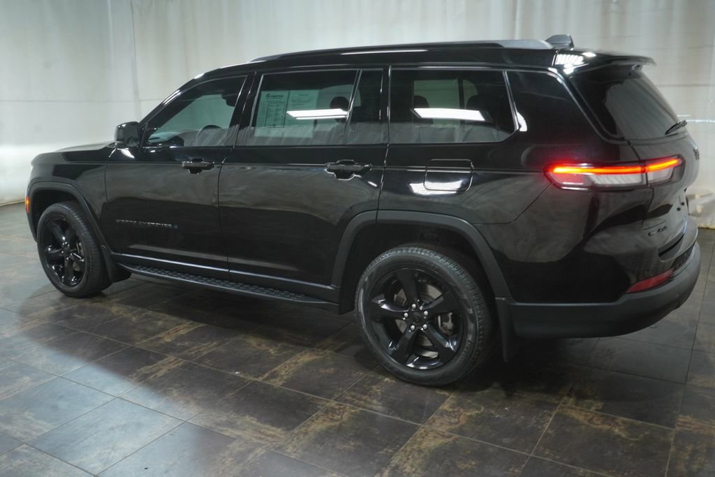 Used 2023 Jeep Grand Cherokee L Limited w/ Black Appearance Package AWD/4WD image 11