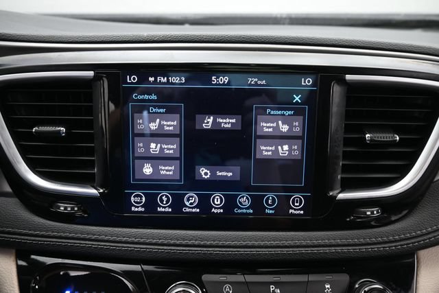 Used 2019 Chrysler Pacifica Limited FWD image 22