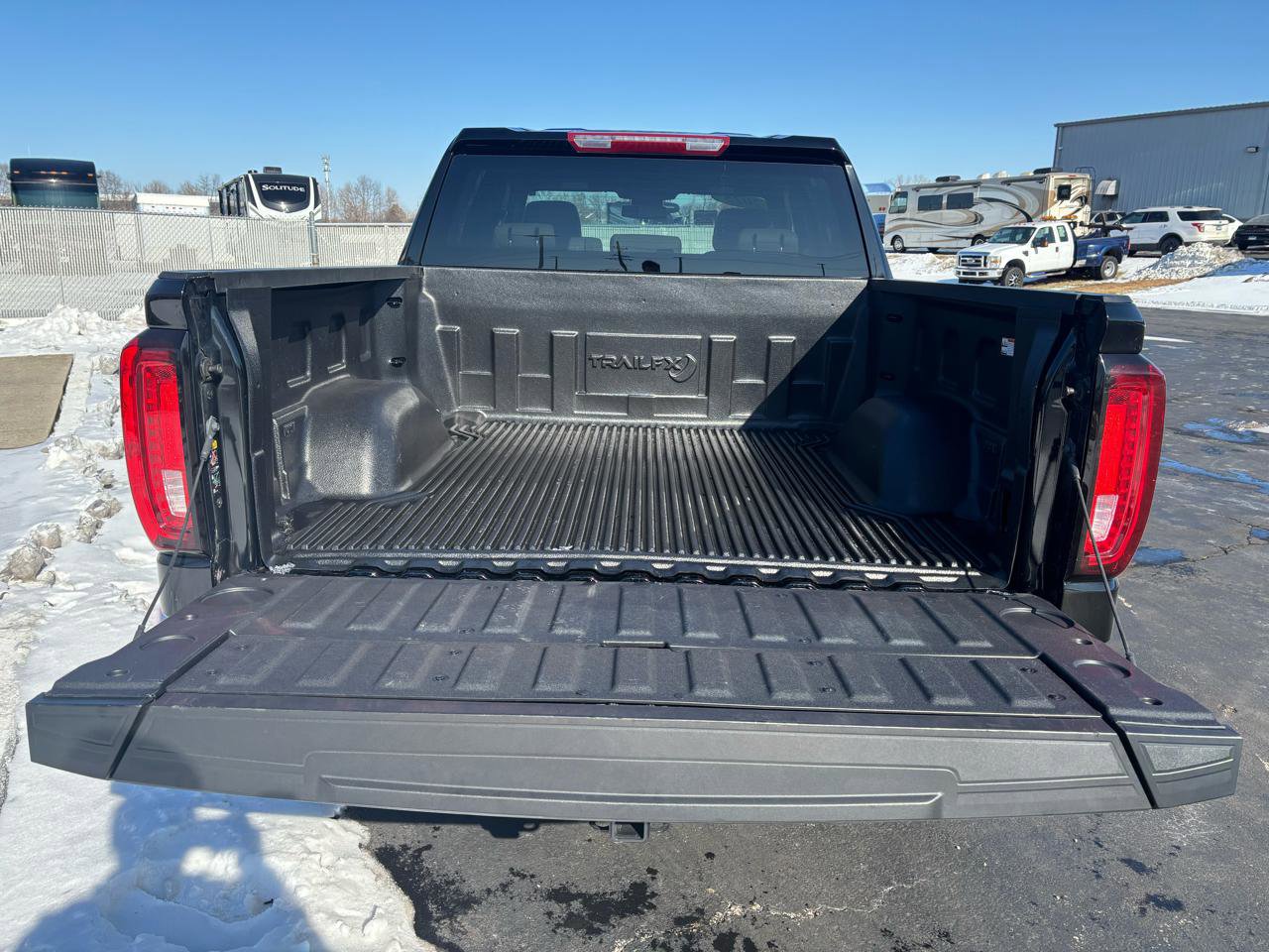 Used 2025 GMC Sierra 1500 SLT image 11