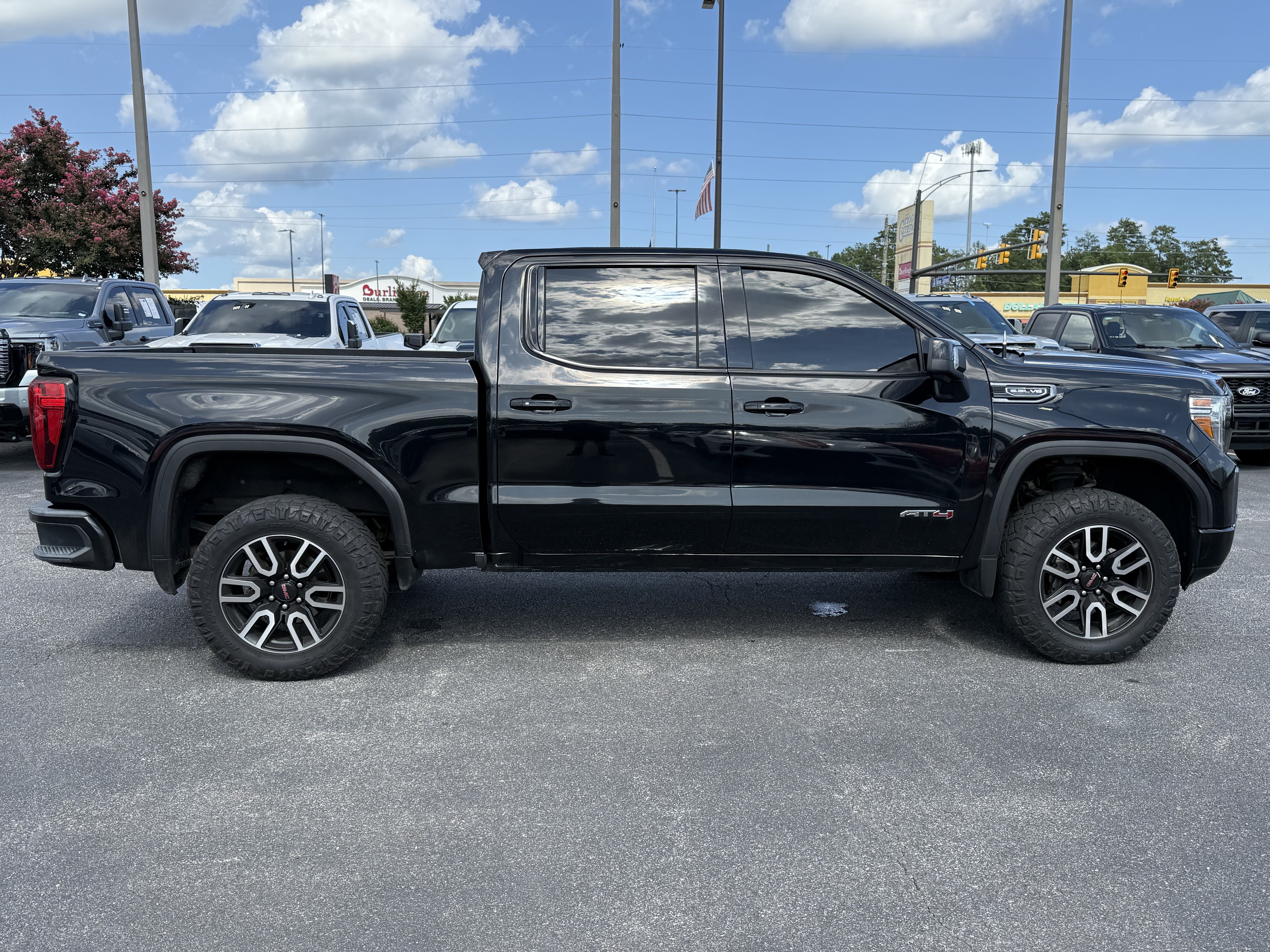 Used 2020 GMC Sierra 1500 AT4 w/ AT4 Premium Package AWD/4WD image 12