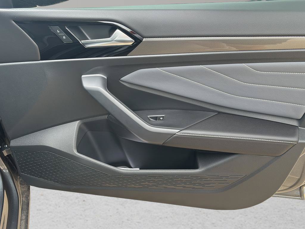 New 2026 Volkswagen Jetta SEL FWD image 10