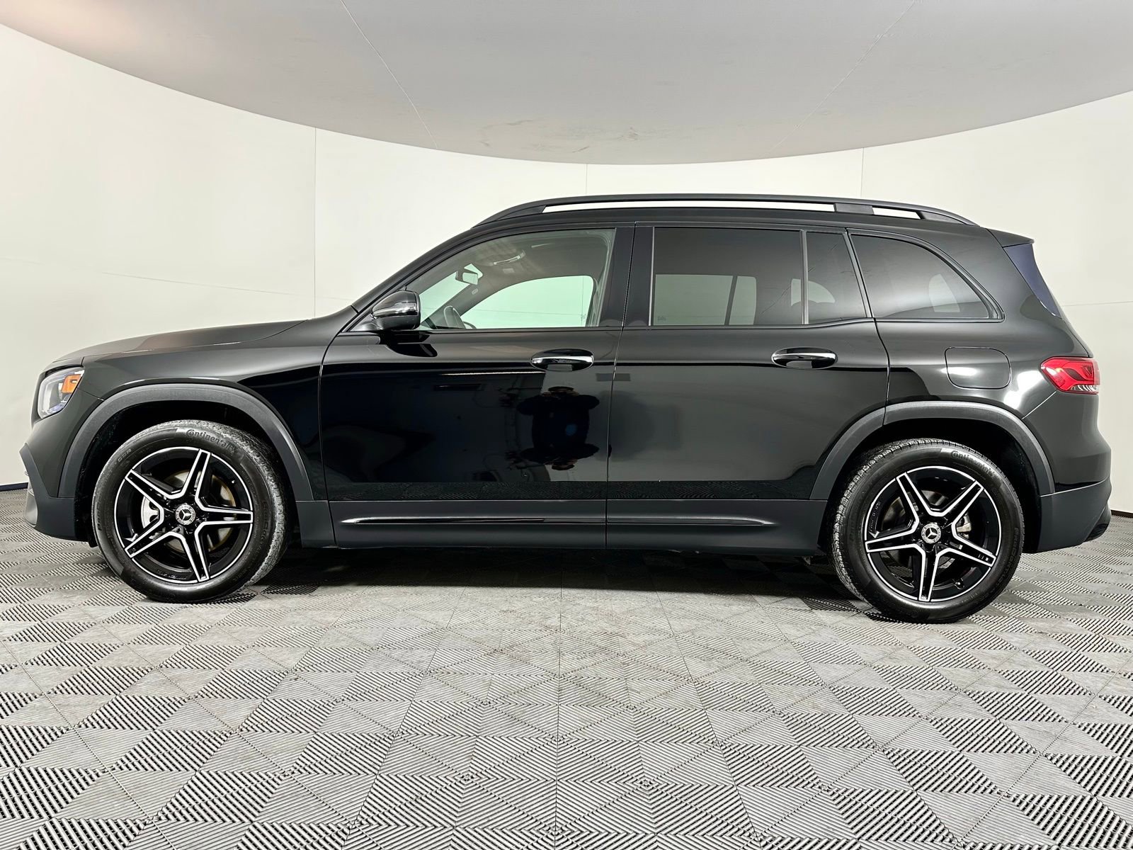 Used 2022 Mercedes-Benz GLB 250 4MATIC image 17