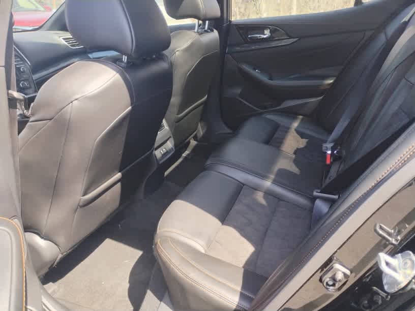 Used 2023 Nissan Maxima SR w/ Sport Mat Group image 10