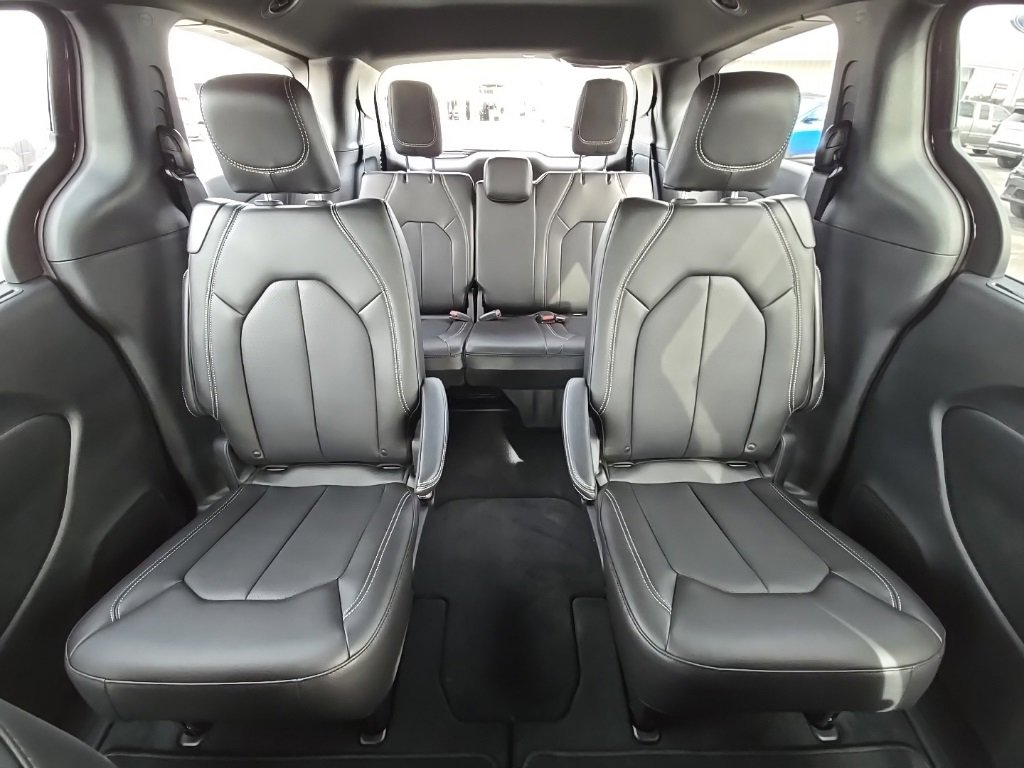 New 2026 Chrysler Pacifica Select image 22