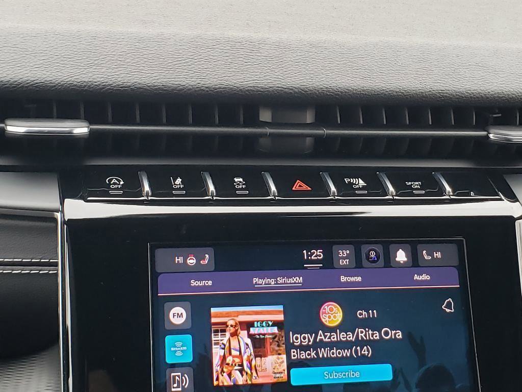 Used 2023 Jeep Grand Cherokee L Laredo image 40