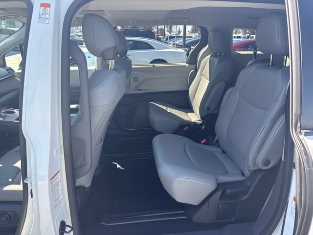 Used 2023 Toyota Sienna XLE FWD image 19