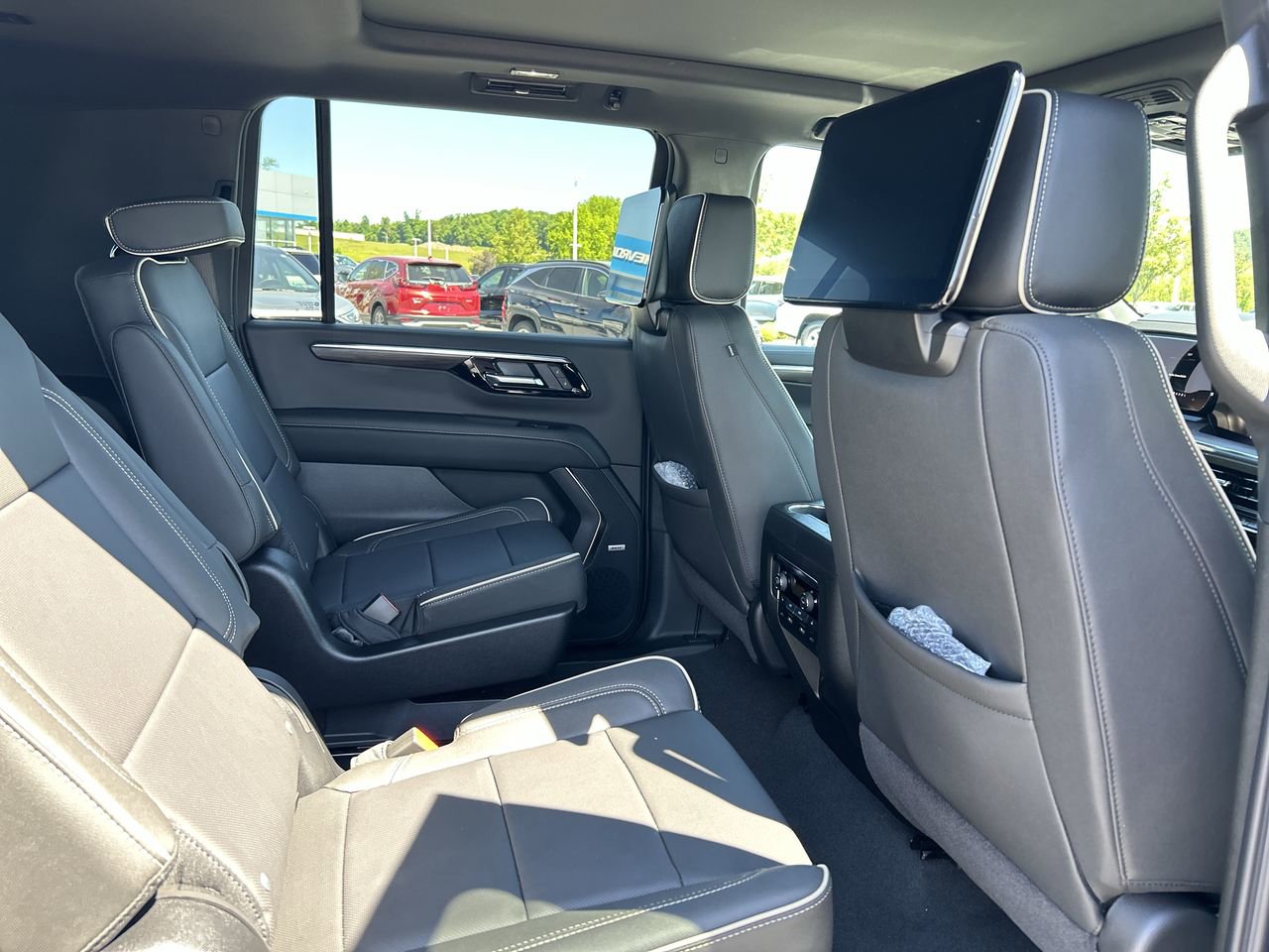 New 2026 Chevrolet Suburban Premier AWD/4WD image 18