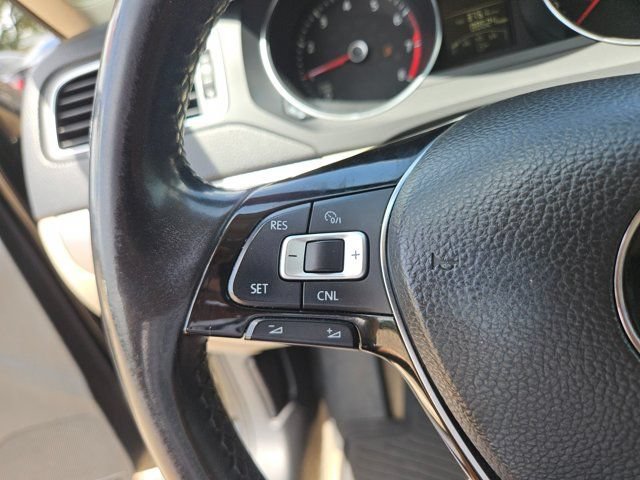 Used 2015 Volkswagen Jetta SE FWD image 23