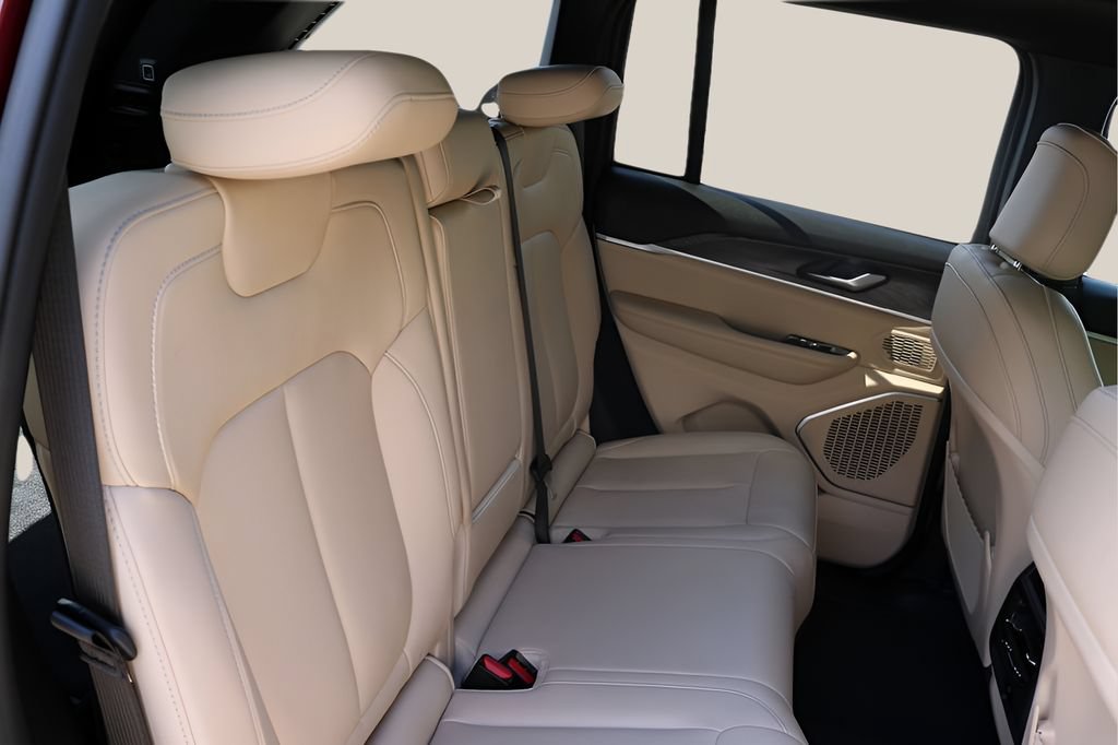 Used 2023 Jeep Grand Cherokee Limited RWD image 18