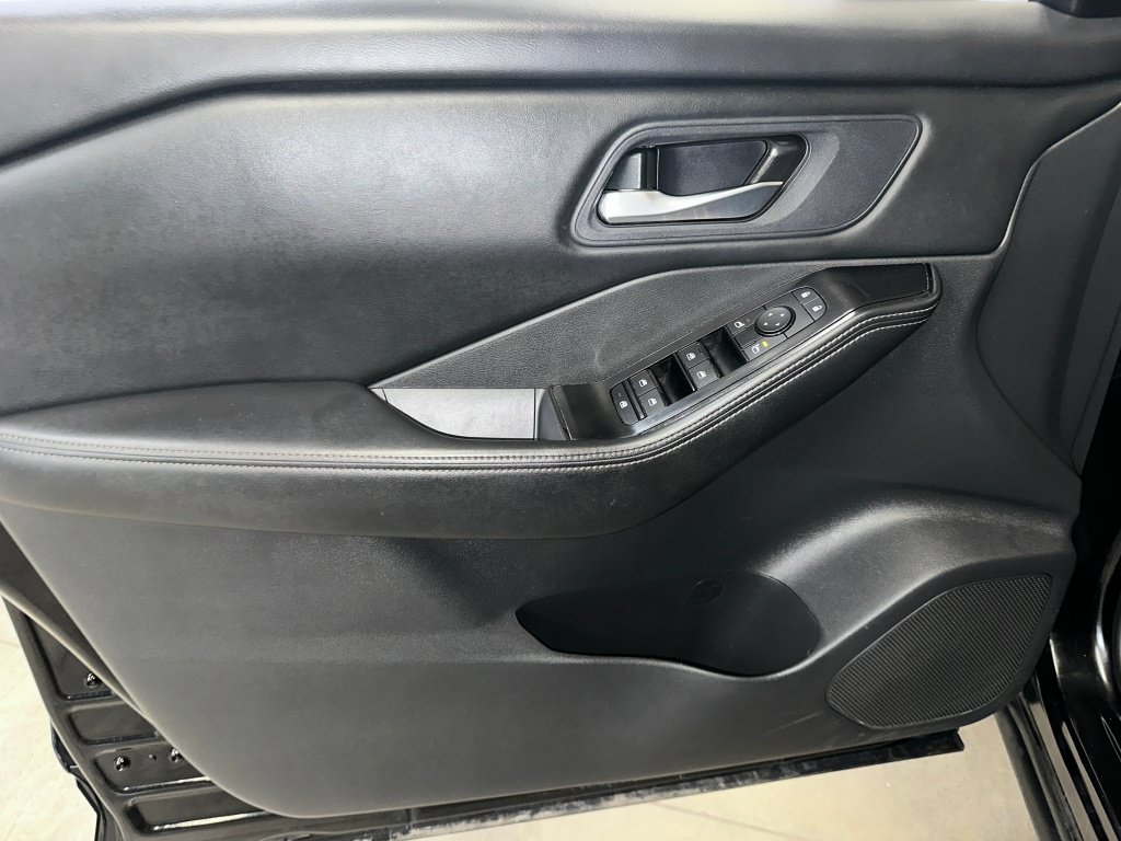 Used 2024 Nissan Rogue SV AWD/4WD image 7