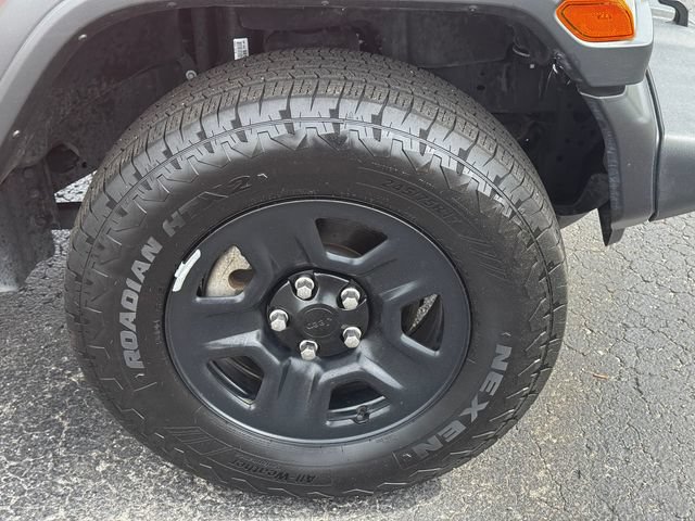 Certified 2025 Jeep Wrangler Sport AWD/4WD image 9