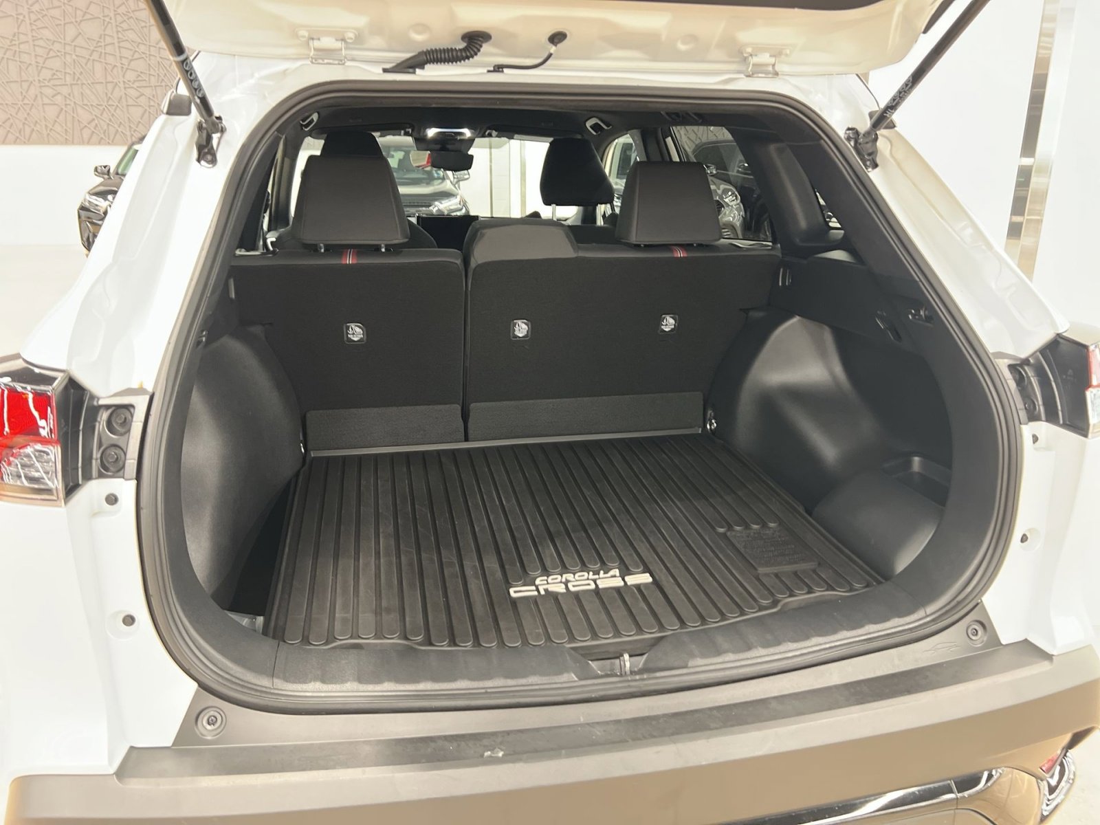 Used 2025 Toyota Corolla Cross AWD Hybrid image 22