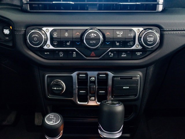 Certified 2025 Jeep Wrangler Sahara w/ Safety Group image 15