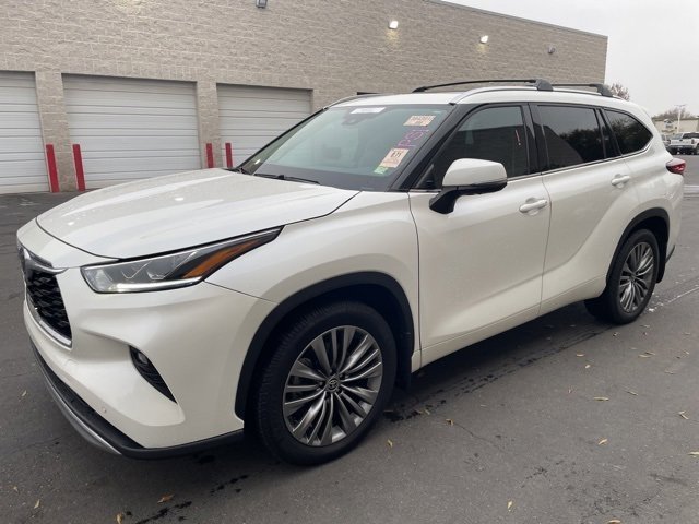 Used 2020 Toyota Highlander Platinum image 4