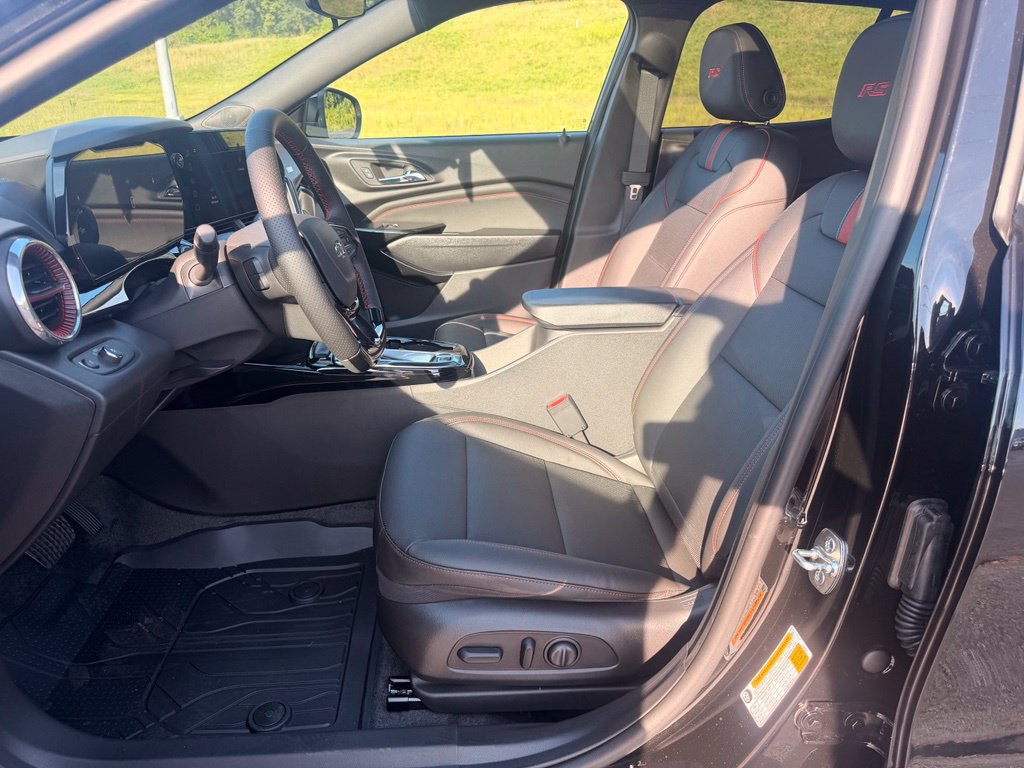 New 2026 Chevrolet Trax RS w/ Sunroof Package FWD image 25