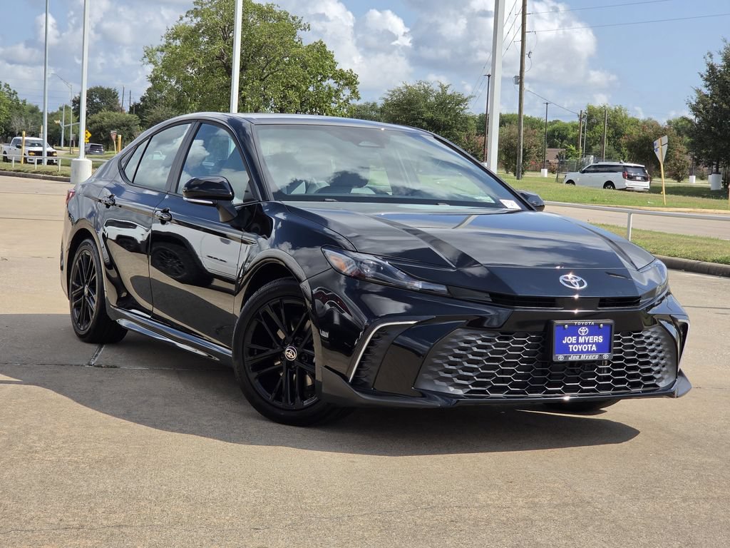 Used 2026 Toyota Camry SE FWD image 2