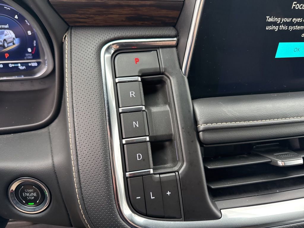 Used 2023 Chevrolet Suburban Premier image 19