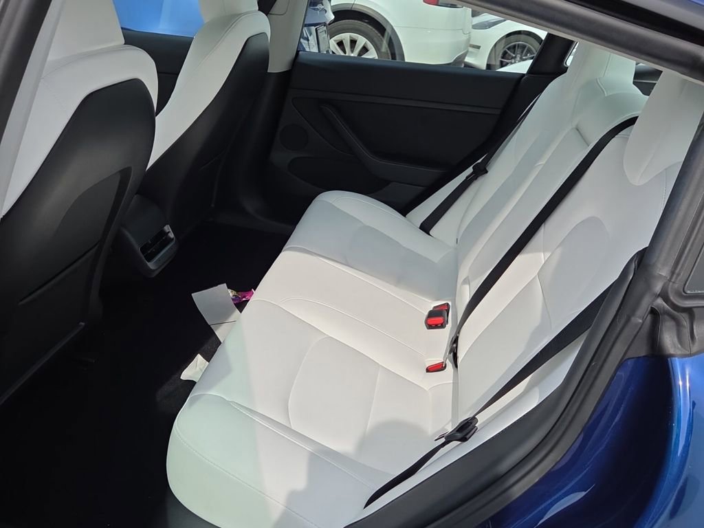 Used 2023 Tesla Model 3 Standard Range image 4