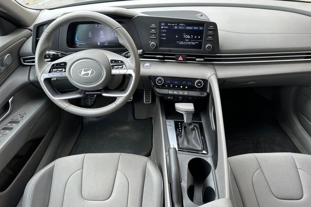 Used 2025 Hyundai Elantra Sport FWD image 18