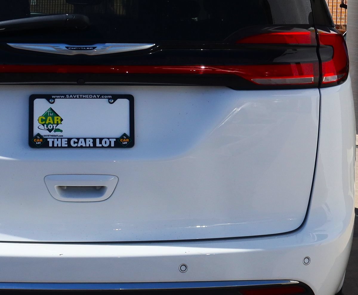 Used 2024 Chrysler Pacifica Touring-L FWD image 20