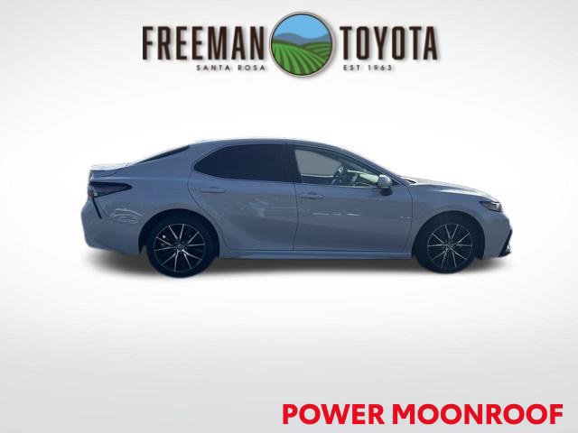 Used 2024 Toyota Camry SE w/ Cold Weather Package FWD image 4