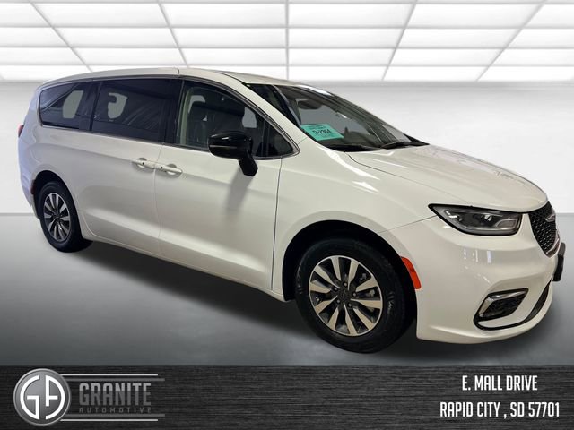 Used 2024 Chrysler Pacifica Select image 7