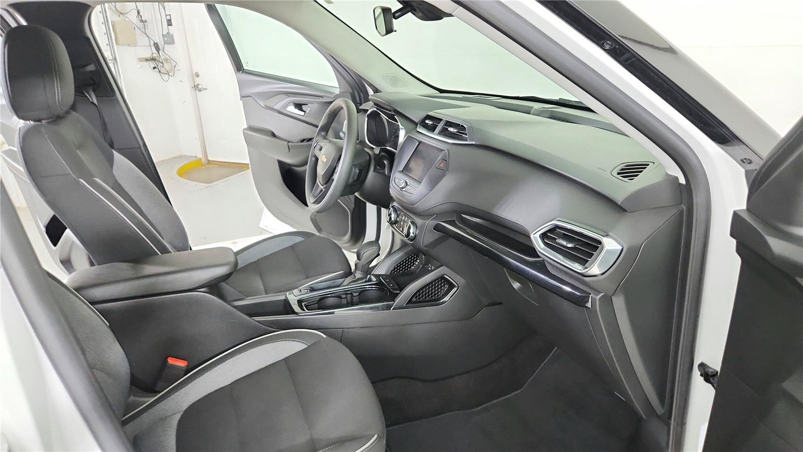 Used 2023 Chevrolet TrailBlazer LT FWD image 25