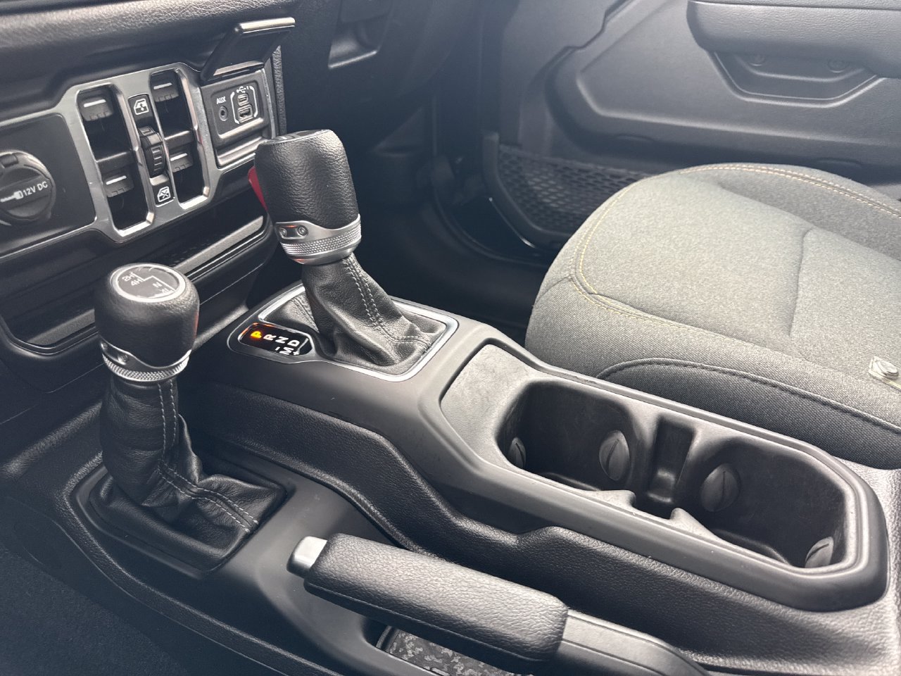 Used 2024 Jeep Wrangler Unlimited Sport AWD/4WD image 22