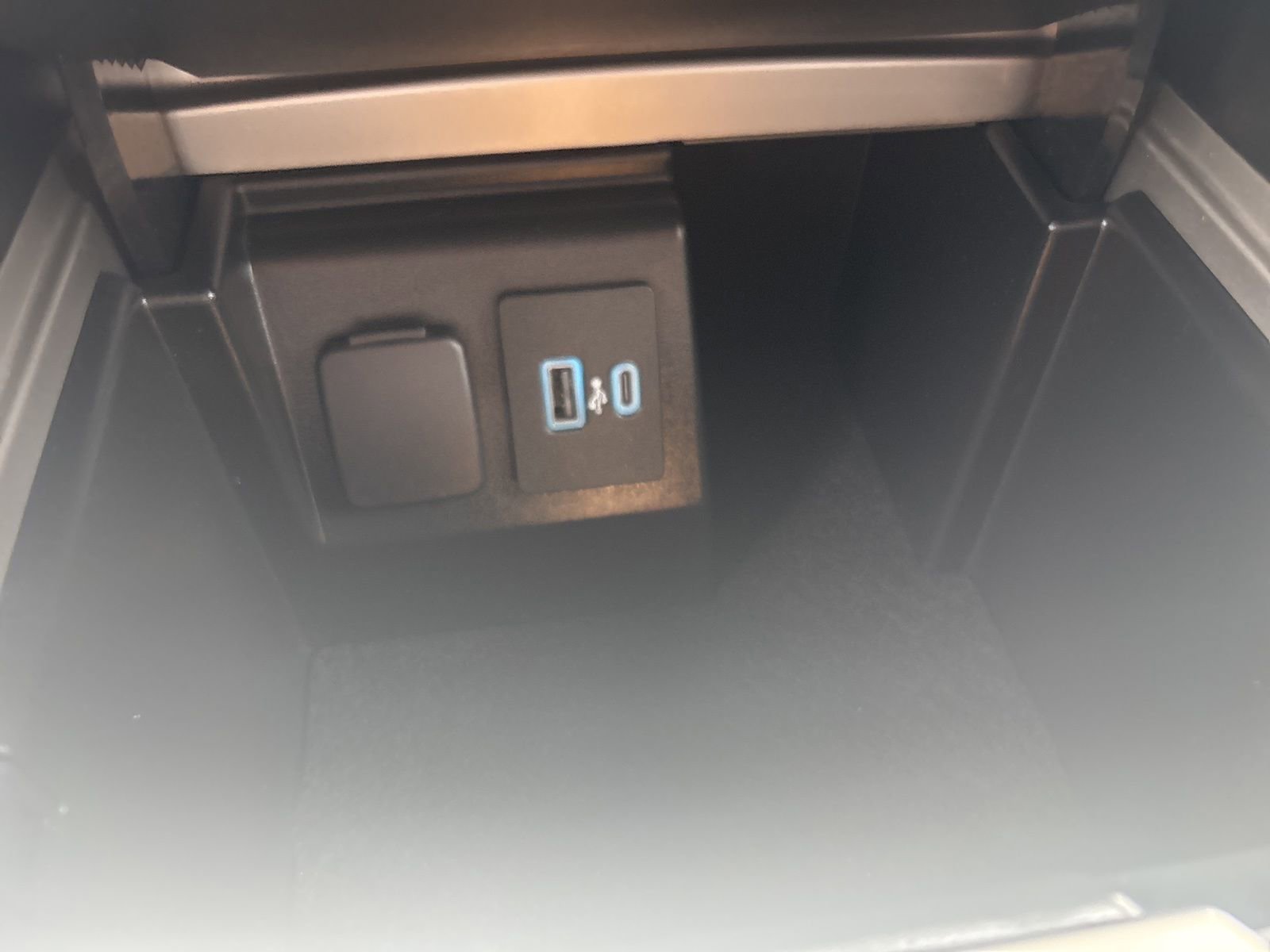 Used 2022 Ford Explorer XLT w/ Equipment Group 202A image 24