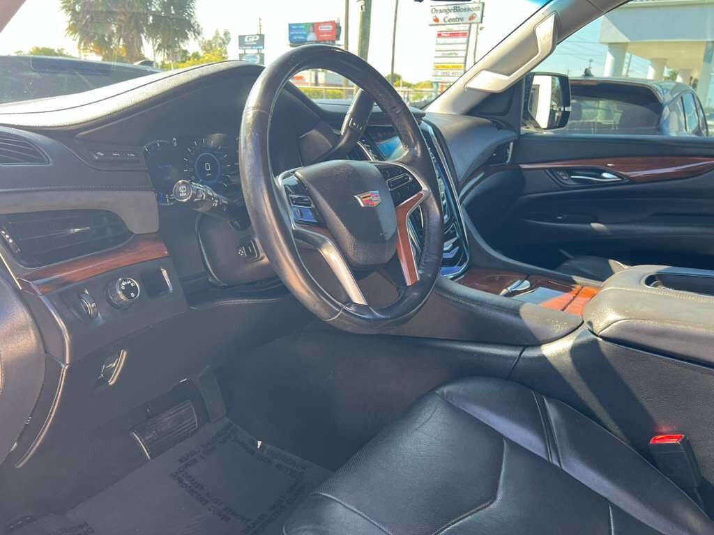 Used 2018 Cadillac Escalade Premium Luxury RWD image 11