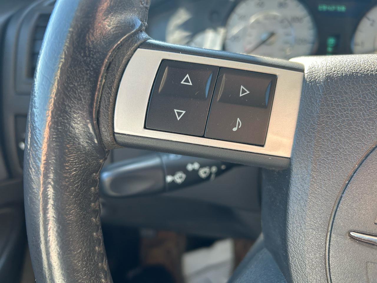 Used 2010 Chrysler 300 Touring RWD image 19