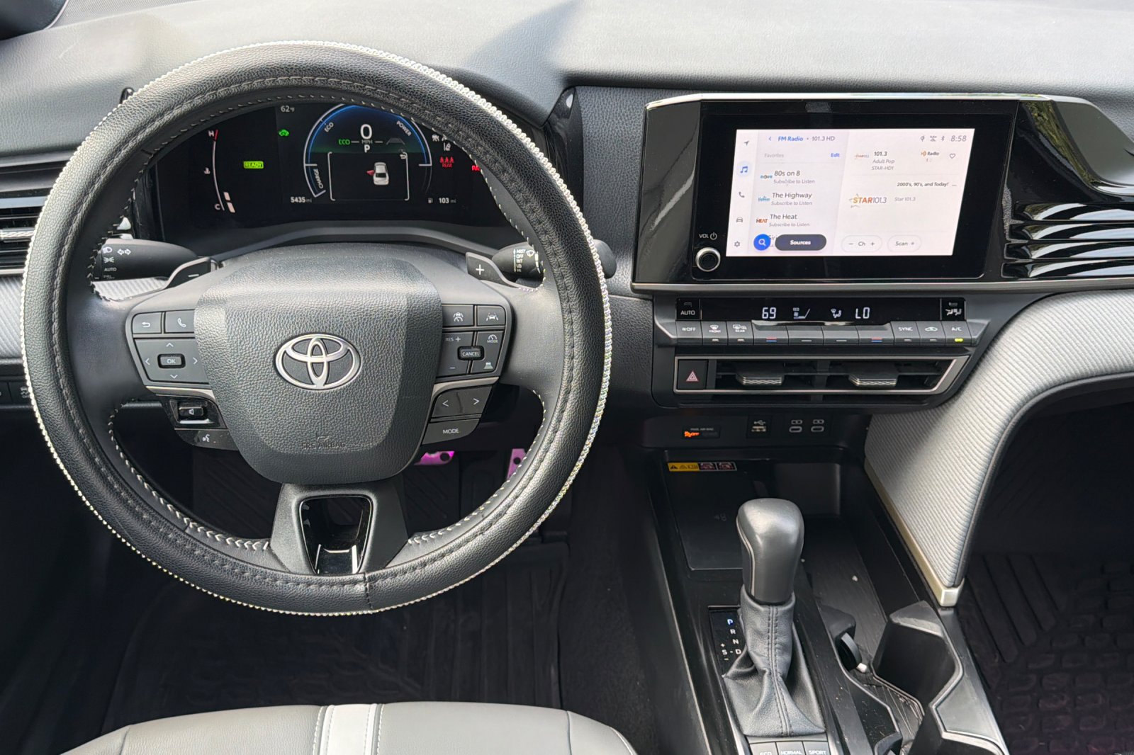 Used 2025 Toyota Camry SE w/ Convenience Package FWD image 18